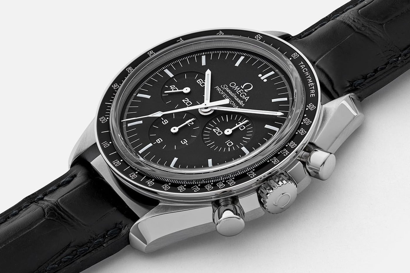 George Clooney Shows Off His UK Luxury Replica Omega Speedmaster In ‘The American’