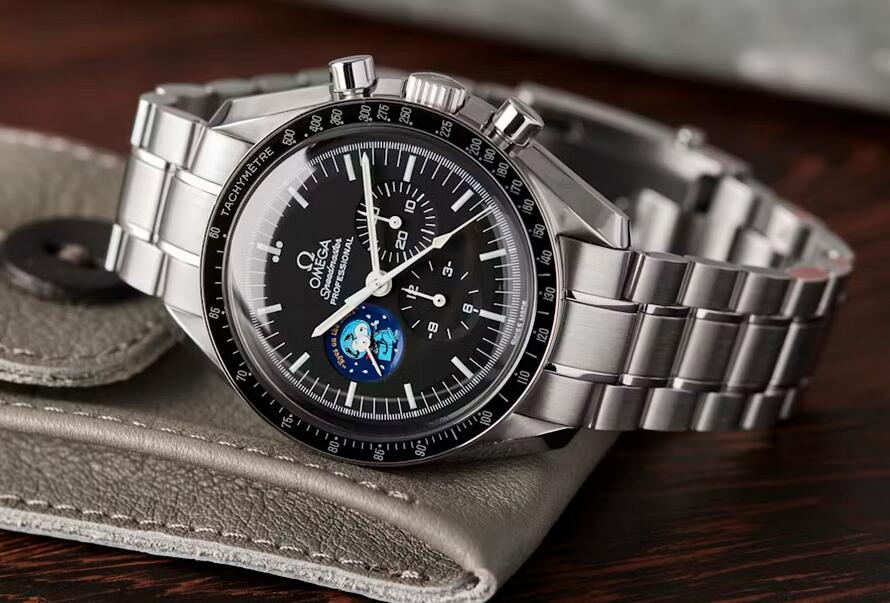 Transitional Near-Modern Luxury Rolex Daytona And Omega Fake Watches UK That Puts Snoopy In Space